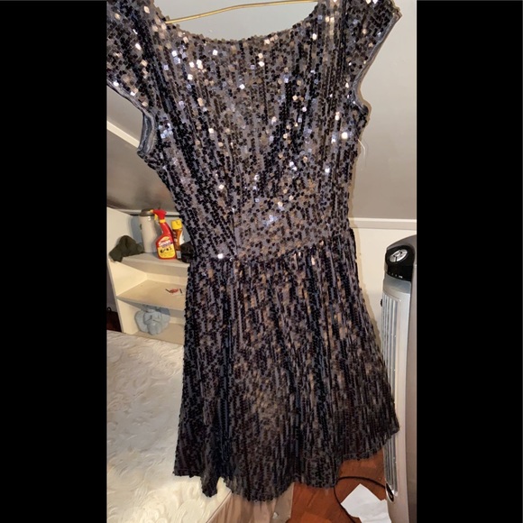 Beautiful out with the girls dress - Picture 3 of 3